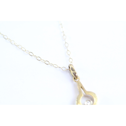 191 - 9ct gold diamond pendant necklace (0.9g)