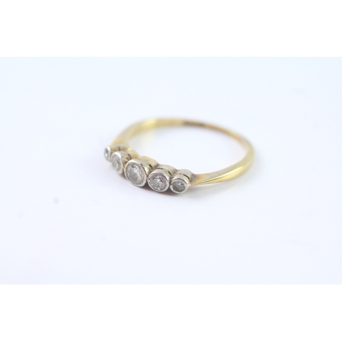 202 - 18ct gold and platinum five stone diamond ring (2g) Size M 1/2