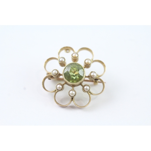 203 - 15ct gold Edwardian peridot & seed pearl brooch (3g)