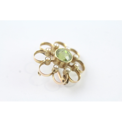 203 - 15ct gold Edwardian peridot & seed pearl brooch (3g)