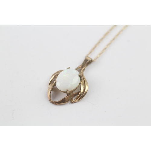 212 - 9ct gold nouveau inspired opal pendant w/ 9ct gold chain (2.1g)