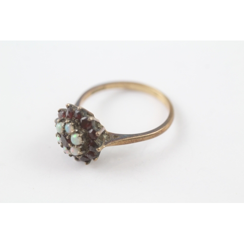 23 - 9ct gold vintage garnet & opal cluster ring (3.9g) Size S