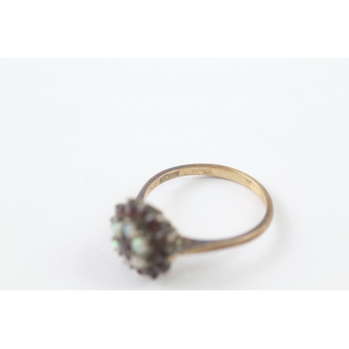 23 - 9ct gold vintage garnet & opal cluster ring (3.9g) Size S