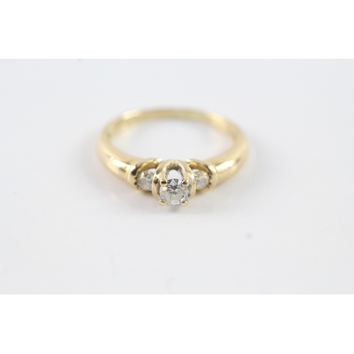 238 - 18ct gold diamond trilogy dress ring (3.5g) Size N