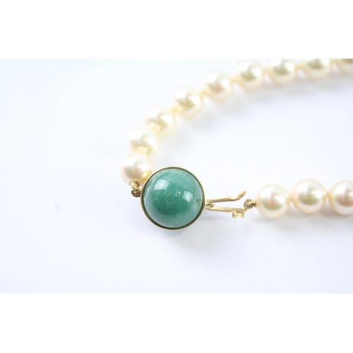 246 - 18ct gold cultured pearl and green gemstone necklace (32.7g)