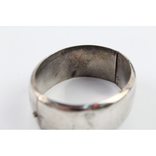 252 - Victorian Sterling Silver Bangle w/ Aesthetic Squirrel Design 36g