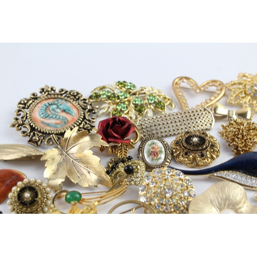 266 - Assortment of Gold Tone Costume Brooches 529g