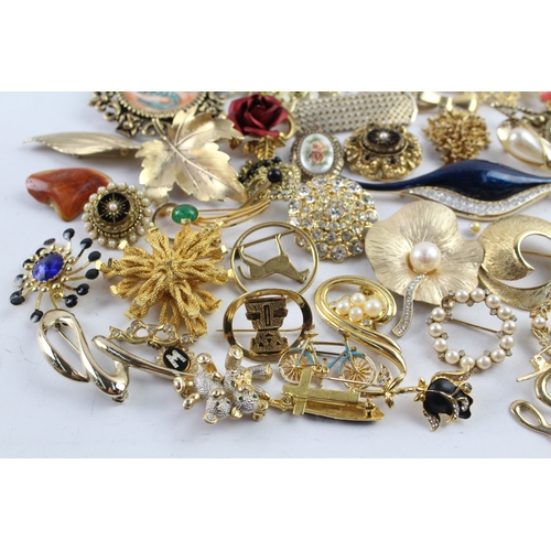 266 - Assortment of Gold Tone Costume Brooches 529g