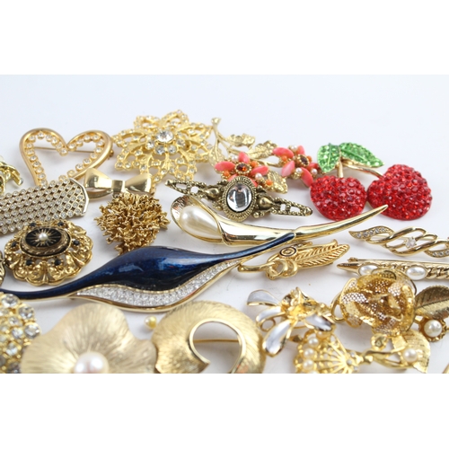 266 - Assortment of Gold Tone Costume Brooches 529g