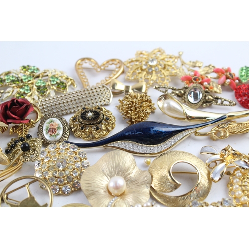 266 - Assortment of Gold Tone Costume Brooches 529g