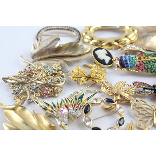 267 - Assortment of Gold Tone Costume Brooches 511g