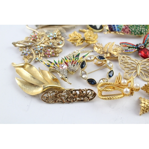 267 - Assortment of Gold Tone Costume Brooches 511g