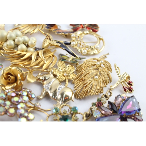 267 - Assortment of Gold Tone Costume Brooches 511g