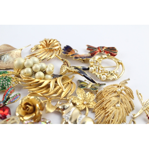 267 - Assortment of Gold Tone Costume Brooches 511g