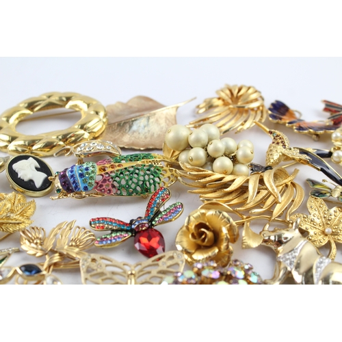 267 - Assortment of Gold Tone Costume Brooches 511g