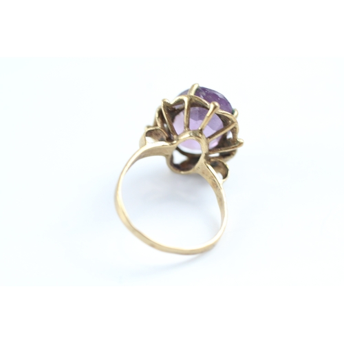 30 - 9ct gold amethyst cocktail ring (3.6g) - as seen - misshapen Size J 1/2