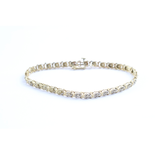 40 - 9ct gold diamond bracelet (5.5g)