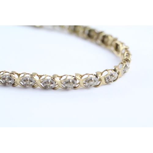 40 - 9ct gold diamond bracelet (5.5g)