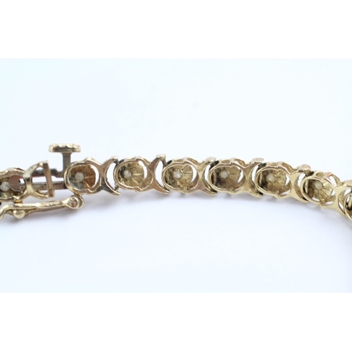 40 - 9ct gold diamond bracelet (5.5g)