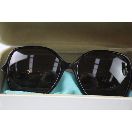 414 - Designer Sunglasses Inc Versace, Tiffany & Co, Cases x 4