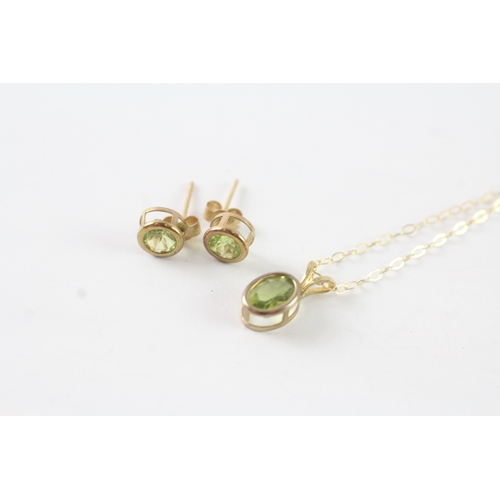 45 - 2x 9ct gold peridot earrings & necklace (1.3g)