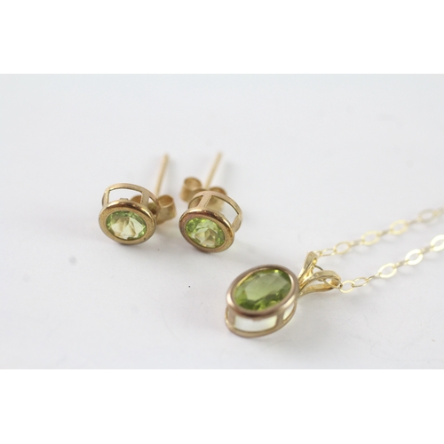 45 - 2x 9ct gold peridot earrings & necklace (1.3g)