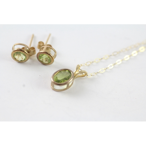 45 - 2x 9ct gold peridot earrings & necklace (1.3g)