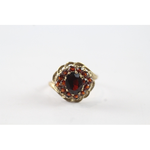 46 - 9ct gold garnet dress ring (2g) Size I 1/2