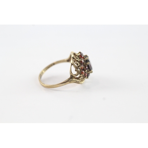 46 - 9ct gold garnet dress ring (2g) Size I 1/2