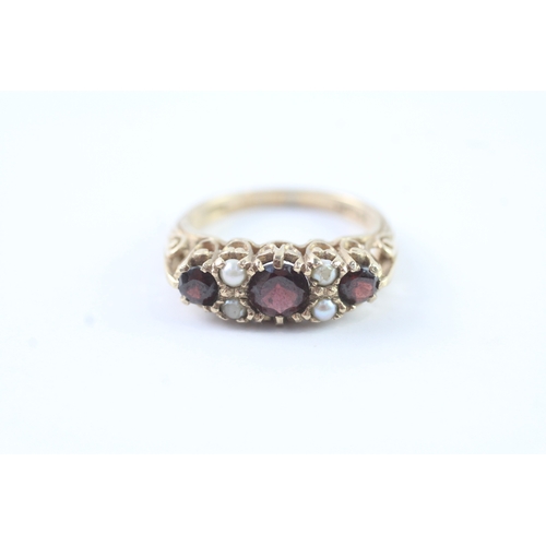 6 - 9ct gold vintage garnet & seed pearl dress ring (3.4g) Size M