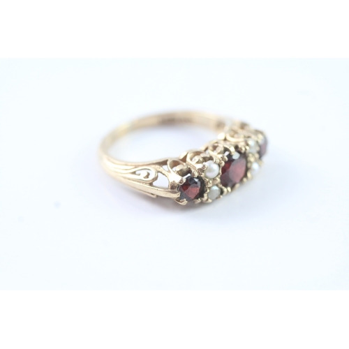 6 - 9ct gold vintage garnet & seed pearl dress ring (3.4g) Size M