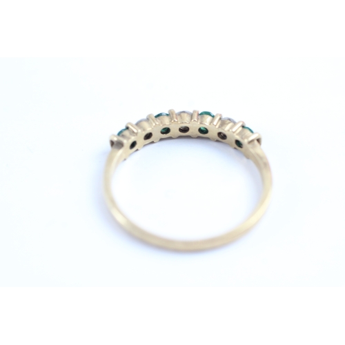 61 - 9ct gold emerald and diamond half eternity ring (1.9g) Size P 1/2