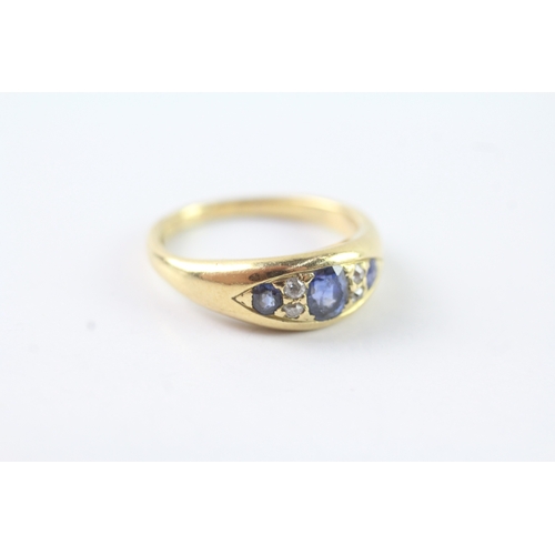 92 - 18ct gold sapphire & diamond dress ring (5.5g) Size M