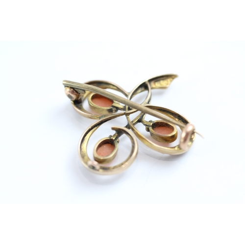 96 - 9ct gold antique seed pearl and coral shamrock brooch (2.6g)