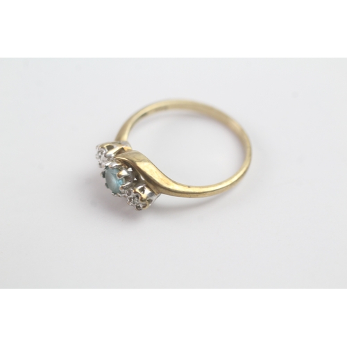 99 - 9ct gold vintage blue gemstone & diamond trilogy ring (1.9g) Size O