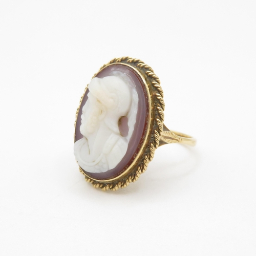 172 - 9ct gold cameo ring (7.2g) Size M