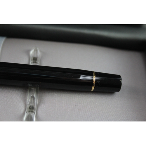 482 - Parker Duofold Black Lacquer & Gold Plate Trim Rollerball Pen In Original Box