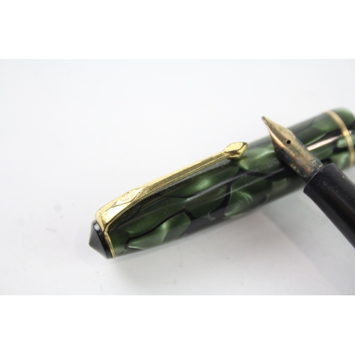 495 - Vintage Conway Stewart 15 Green Cased Fountain Pen w/ 14ct Gold Nib WRITING