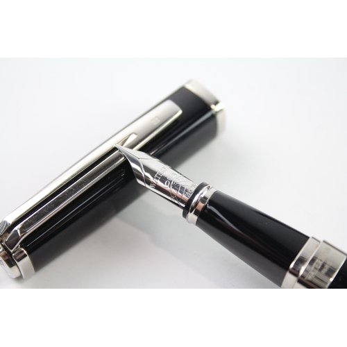 498 - Waterman Exception Black Lacquer Fountain Pen w 18ct White Gold Nib WRITING Boxed