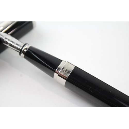 498 - Waterman Exception Black Lacquer Fountain Pen w 18ct White Gold Nib WRITING Boxed