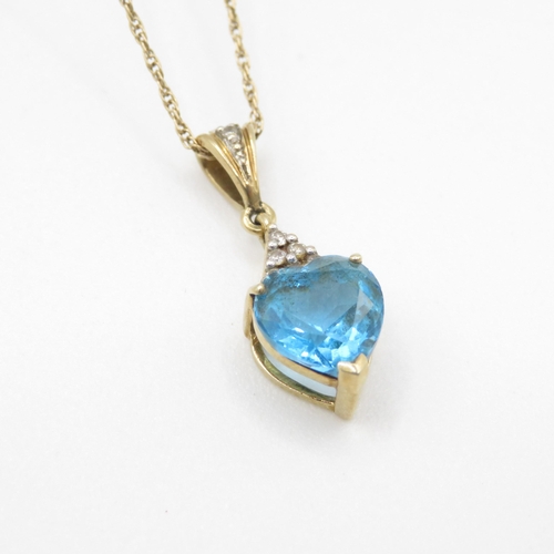 61 - 9ct gold diamond & topaz pendant necklace (2.4g)