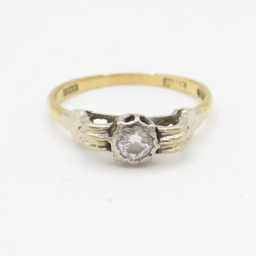 64 - 18ct gold diamond dress ring (2g) Size K