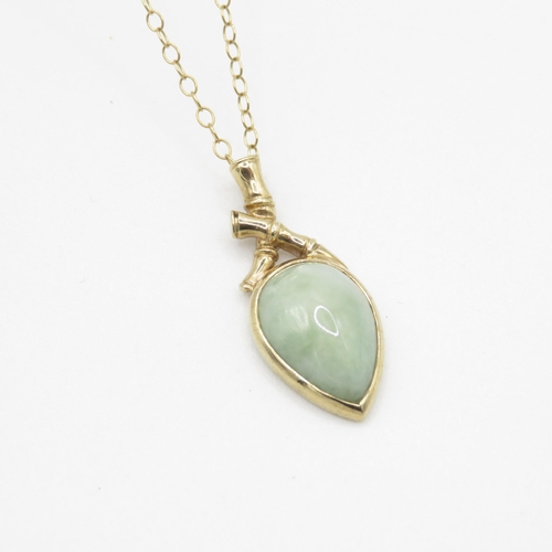 69 - 9ct gold cabochon cut jade pendant necklace (3.2g)