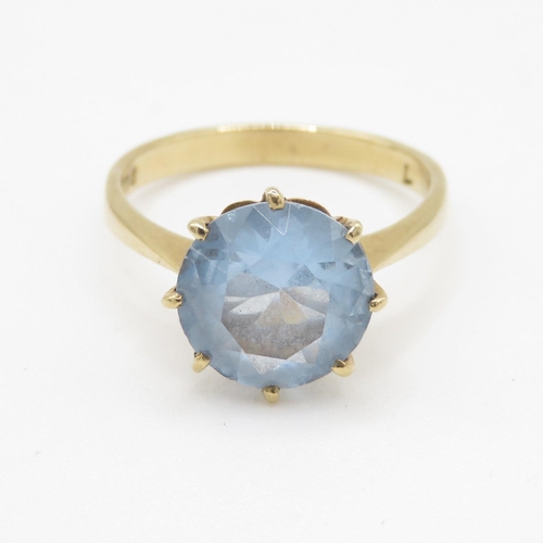 79 - 9ct gold blue gemstone solitaire ring (2.9g)