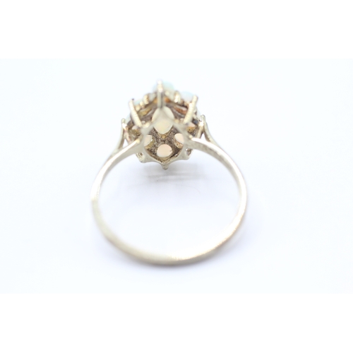 111 - 9ct gold opal dress ring (2.6g) Size P