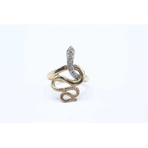 18 - 9ct gold clear gemstone snake dress ring (3g) Size N