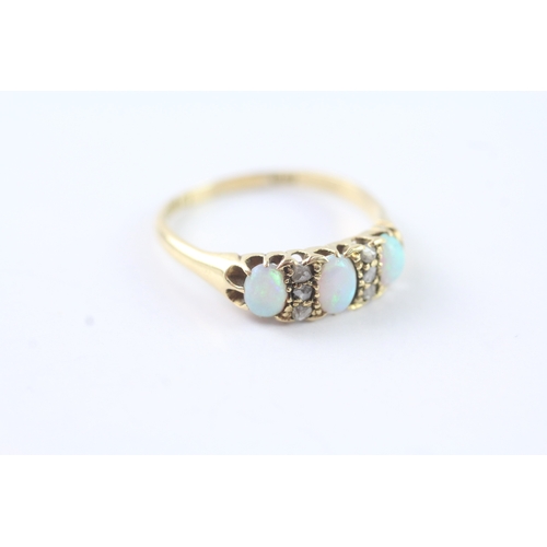 28 - 18ct gold vintage opal & diamond dress ring (3.1g) Size P