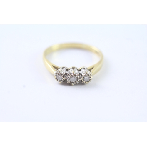 35 - 18ct gold diamond trilogy ring (3.3g) Size P