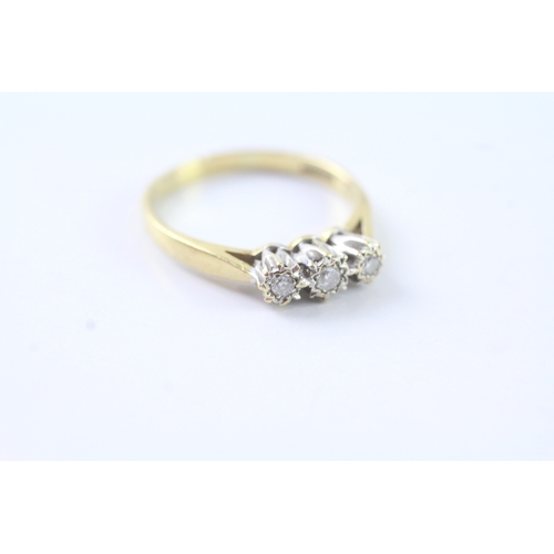 35 - 18ct gold diamond trilogy ring (3.3g) Size P