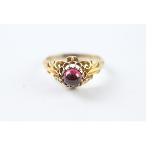 38 - 12ct gold antique red gemstone ring (3.8g) Size S